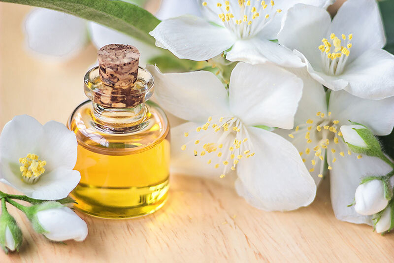 13 loại tinh dầu dễ ngủ giúp thư giãn, ngủ ngon và sâu hơn