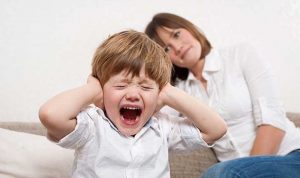 Trẻ nghịch ngợm không nghe lời: Cha mẹ phải làm sao?