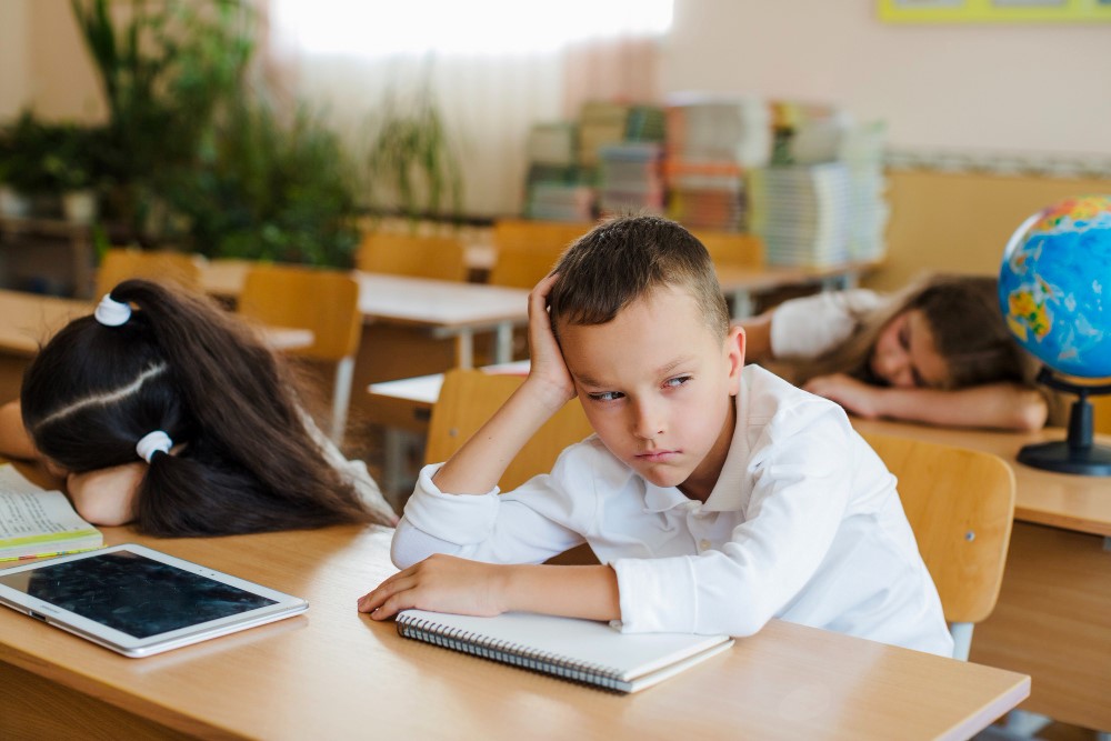 Trẻ vào lớp 1 không tập trung: Nguyên nhân và giải pháp khắc phục